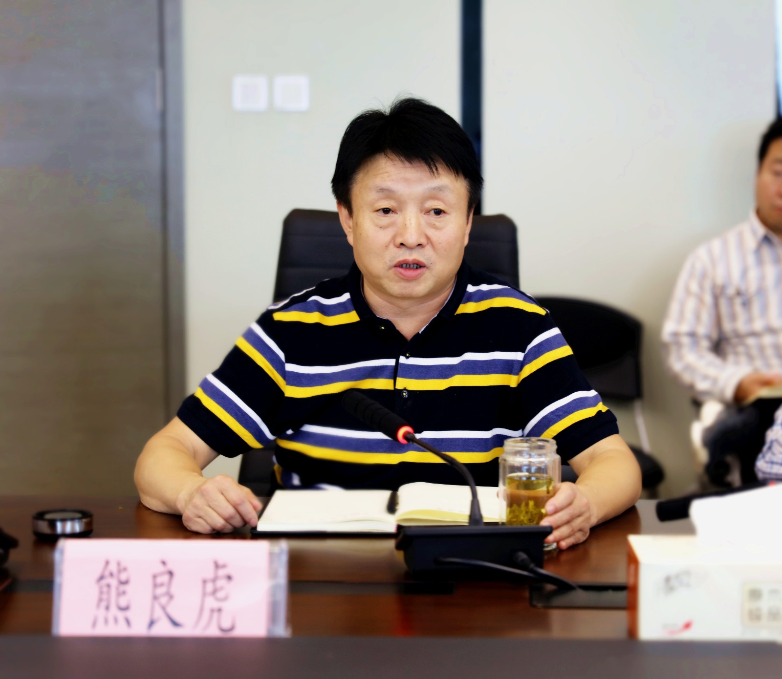 15052838656968111hSc.jpg 熊良虎讲话.jpg