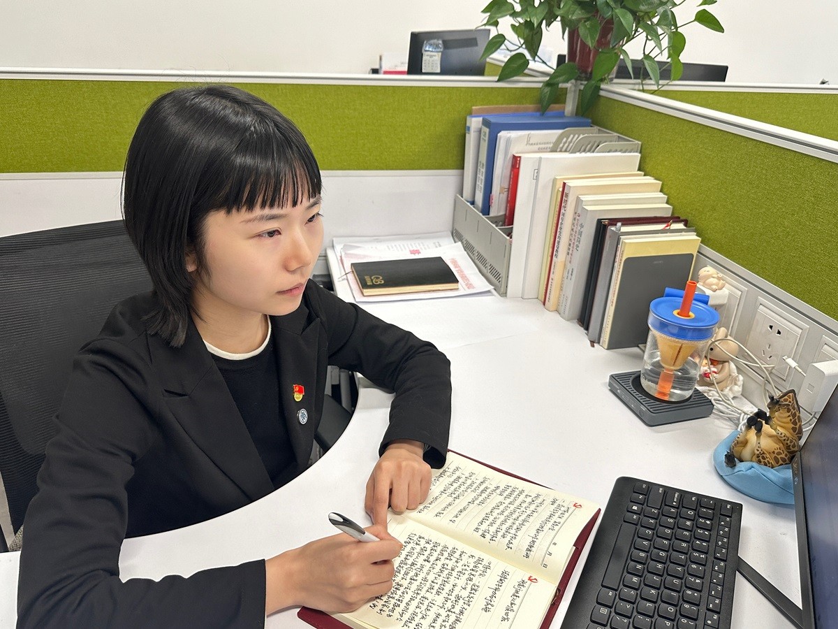 1708653377751454cqY3.jpg 刘培青工作照.jpg