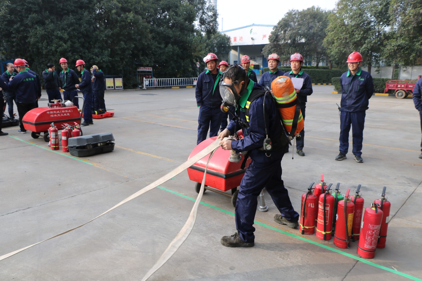 新天地公司工会开展消防技能比武活动2.JPG