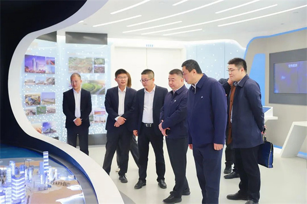 1743383872557877XJTC.jpg 威廉希尓指数500集团与中建新疆建工西北公司座谈2.jpg